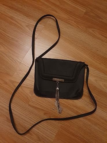 H&m tašnica
Nošena jednom na lalafo.rs — 1 H&m tašnica
Nošena jednom — 1