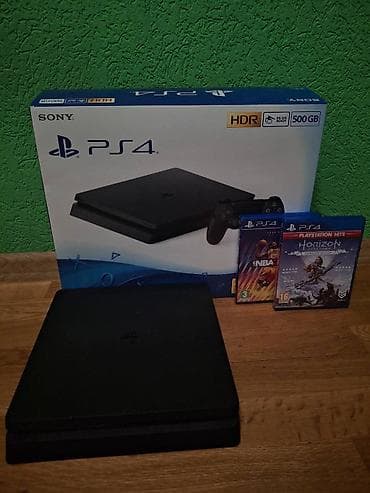 Prodajem Sony PlayStation 4 Slim, kupljen krajem 2024. godine. Konzola na lalafo.rs Prodajem Sony PlayStation 4 Slim, kupljen krajem 2024. godine. Konzola