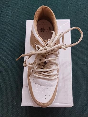 Patike, jednom nošene, broj 39 na lalafo.rs — 1 Patike, jednom nošene, broj 39 — 1