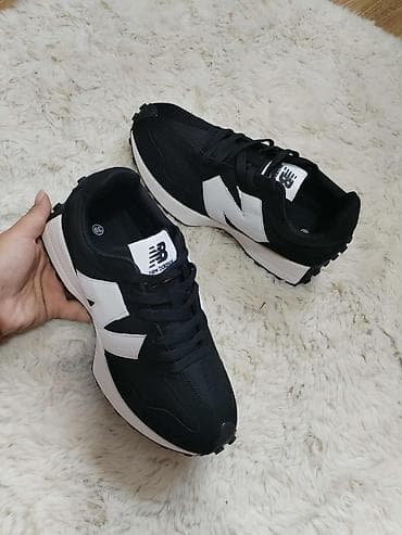 Patike New Balance 327 u crnoj boji sa belim "N" logom sa strane na lalafo.rs — 3 Patike New Balance 327 u crnoj boji sa belim "N" logom sa strane — 3