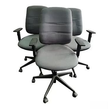 Furniture: Radni kancelarijski stolovi i stolice Kvalitetni, očuvani i at lalafo.rs — 4 Furniture: Radni kancelarijski stolovi i stolice Kvalitetni, očuvani i — 4