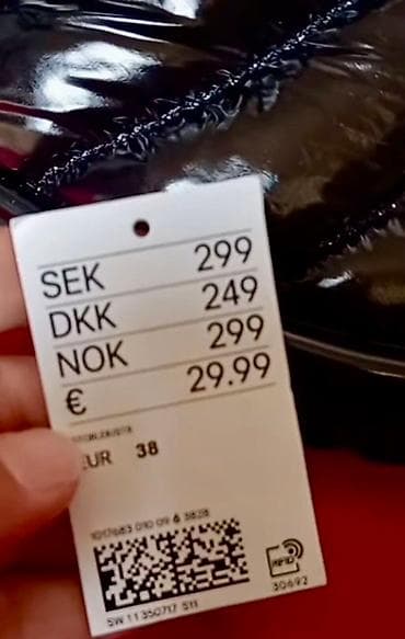 Pufnaste zimske čizme – crne, sjajne - Model: kratke, „puffer” čizme na lalafo.rs — 5 Pufnaste zimske čizme – crne, sjajne - Model: kratke, „puffer” čizme — 5