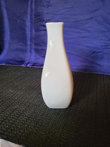 Vases and pots: Vazica nova Kaiser porcrlan iz 1970 do 1990.god. Vazica porcelanska at lalafo.rs — 3 Vases and pots: Vazica nova Kaiser porcrlan iz 1970 do 1990.god. Vazica porcelanska — 3