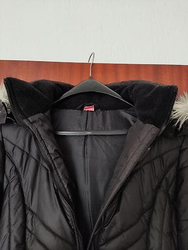 Topla zimska jakna, veoma dobro ocuvana Kapuljaca ima mogucnost da se na lalafo.rs — 4 Topla zimska jakna, veoma dobro ocuvana Kapuljaca ima mogucnost da se — 4