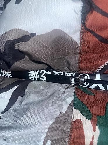 Superdry zimska jakna s kapuljačom – kamuflažni print - Brend na lalafo.rs — 2 Superdry zimska jakna s kapuljačom – kamuflažni print - Brend — 2