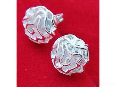 kom sa etiketom: Minđuše od srebra 925 – ručno oblikovane, cvetni/riplasto-naborani at lalafo.rs — 1 kom sa etiketom: Minđuše od srebra 925 – ručno oblikovane, cvetni/riplasto-naborani — 1