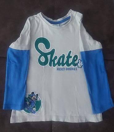 Paket odeće za dečaka (više komada): 1) Siva dukserica sa kapuljačom na lalafo.rs — 7 Paket odeće za dečaka (više komada): 1) Siva dukserica sa kapuljačom — 7