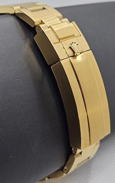 Rolex Submariner Gold - Model: Submariner Date - Kućište i narukvica na lalafo.rs — 2 Rolex Submariner Gold - Model: Submariner Date - Kućište i narukvica — 2