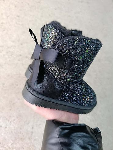 Nove UGG
25-36
2600 din✨ pm na lalafo.rs — 2 Nove UGG
25-36
2600 din✨ pm — 2