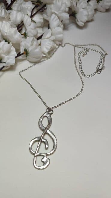 Ogrlica sa priveskom na lalafo.rs Ogrlica sa priveskom