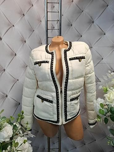 Ženska kratka jakna, elegantnog kroja bez kragne. Boja: krem/bela sa na lalafo.rs Ženska kratka jakna, elegantnog kroja bez kragne. Boja: krem/bela sa