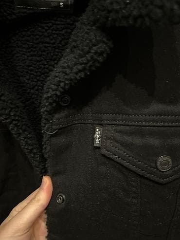 Levi’s trucker jakna sa postavom od veštačkog krzna (sherpa), crna. - na lalafo.rs — 2 Levi’s trucker jakna sa postavom od veštačkog krzna (sherpa), crna. - — 2