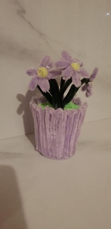 Cvece u saksiji lavanda boja.Rucni rad od plisanih drvca.Unikatan na lalafo.rs Cvece u saksiji lavanda boja.Rucni rad od plisanih drvca.Unikatan