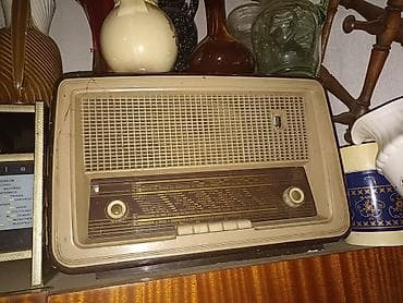 Dva stara radija sa slike,jedan sa gramofonom za kolekcionare, cena na lalafo.rs — 2 Dva stara radija sa slike,jedan sa gramofonom za kolekcionare, cena — 2