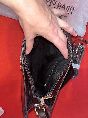 Nova DUKI DASO torba, tamno braon boje sa kroko printom. Ima kraću na lalafo.rs — 6 Nova DUKI DASO torba, tamno braon boje sa kroko printom. Ima kraću — 6