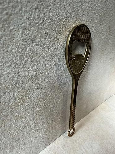 Vintage mesingani reket otvarač za flaše Autentičan mesingani otvarač na lalafo.rs — 4 Vintage mesingani reket otvarač za flaše Autentičan mesingani otvarač — 4
