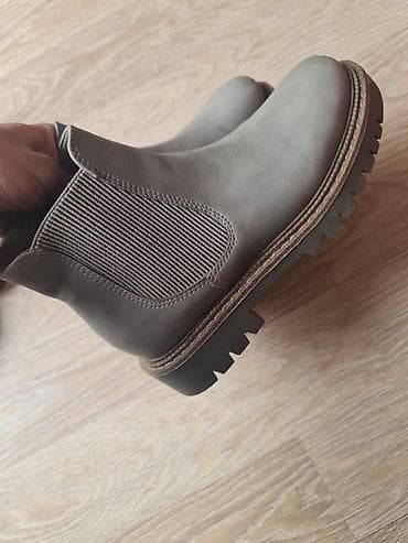 Women's Footwear: Čizmice kratke. kao nove. jednom nosene. pise 38. ali nisu. kalup.je at lalafo.rs — 2 Women's Footwear: Čizmice kratke. kao nove. jednom nosene. pise 38. ali nisu. kalup.je — 2
