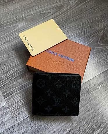 cista koza broj: Louis Vuitton muški novčanik, klasičnog preklopnog dizajna, u crnoj na lalafo.rs — 2 cista koza broj: Louis Vuitton muški novčanik, klasičnog preklopnog dizajna, u crnoj — 2