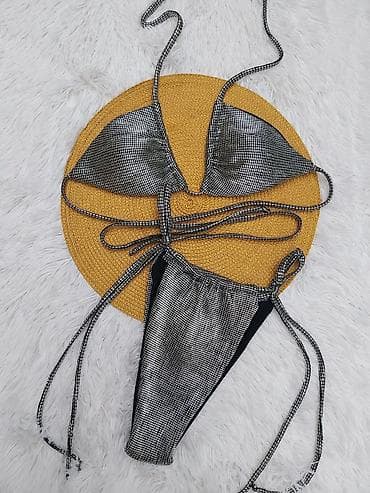 Srebrni dvodelni bikini – metalik sjaj - Model: trouglasti gornji deo na lalafo.rs — 2 Srebrni dvodelni bikini – metalik sjaj - Model: trouglasti gornji deo — 2