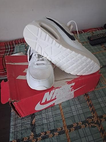 guess ranac beli: Nike patike – bele sa crnim Swoosh logoom - Model sa vazdušnom at lalafo.rs — 2 guess ranac beli: Nike patike – bele sa crnim Swoosh logoom - Model sa vazdušnom — 2