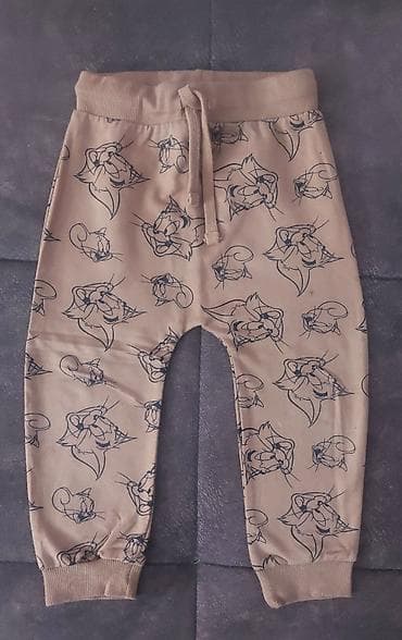 Paket odeće za dečaka (više komada): 1) Siva dukserica sa kapuljačom na lalafo.rs — 10 Paket odeće za dečaka (više komada): 1) Siva dukserica sa kapuljačom — 10