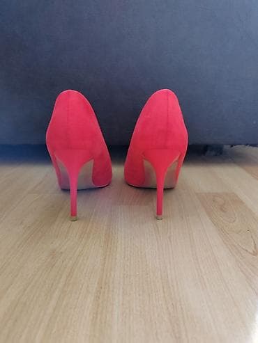 Crvene salonke, br 39. Neostecene, jednom nosene. Stikla 9,5cm gaziste na lalafo.rs — 3 Crvene salonke, br 39. Neostecene, jednom nosene. Stikla 9,5cm gaziste — 3