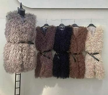 pantalone butiku ali: Ženska krznena prsluk-pončo bez rukava sa teksturiranom “curly” na lalafo.rs — 1 pantalone butiku ali: Ženska krznena prsluk-pončo bez rukava sa teksturiranom “curly” — 1