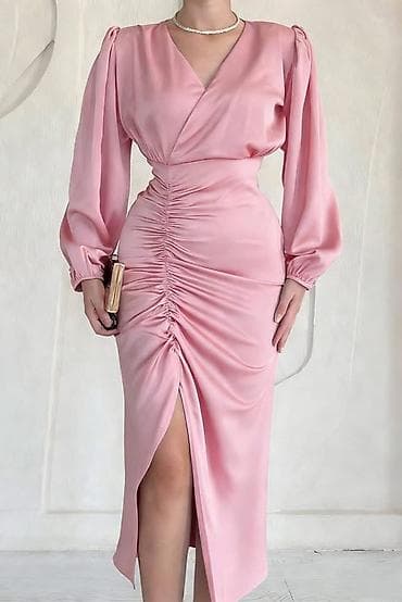 💫Elegantna midi haljina od satenskog materijala sa preklop V-izrezom i na lalafo.rs — 2 💫Elegantna midi haljina od satenskog materijala sa preklop V-izrezom i — 2