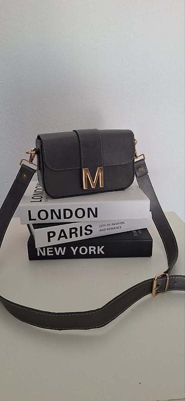 eko koza sa: Ženska crossbody torba sa metalnim slovom “M” - Model: pravougla na lalafo.rs — 8 eko koza sa: Ženska crossbody torba sa metalnim slovom “M” - Model: pravougla — 8