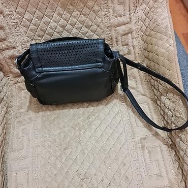 Dva ženska komada odeće – majica i pantalone. Majica: - Kratki rukavi na lalafo.rs — 9 Dva ženska komada odeće – majica i pantalone. Majica: - Kratki rukavi — 9