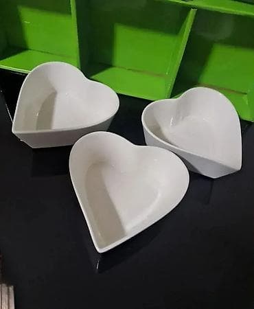 🍽️ Set od tri činije u obliku srca sa kašičicama Ovaj set od tri na lalafo.rs — 3 🍽️ Set od tri činije u obliku srca sa kašičicama Ovaj set od tri — 3