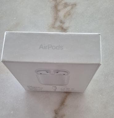 Apple AirPods bežične slušalice sa kućištem za punjenje - U kompletu at lalafo.rs — 5 Apple AirPods bežične slušalice sa kućištem za punjenje - U kompletu — 5