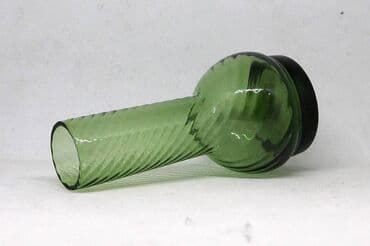 Crystals and minerals: Zelena ručno duvana vintage vaza – spiralni optički dezen Elegantna at lalafo.rs — 1 Crystals and minerals: Zelena ručno duvana vintage vaza – spiralni optički dezen Elegantna — 1