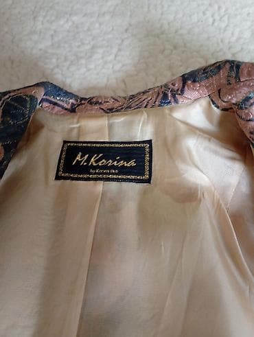 dve suknje po: Ženski sako M. Korina by Korina Pro - Materijal: bogati žakard sa at lalafo.rs — 4 dve suknje po: Ženski sako M. Korina by Korina Pro - Materijal: bogati žakard sa — 4