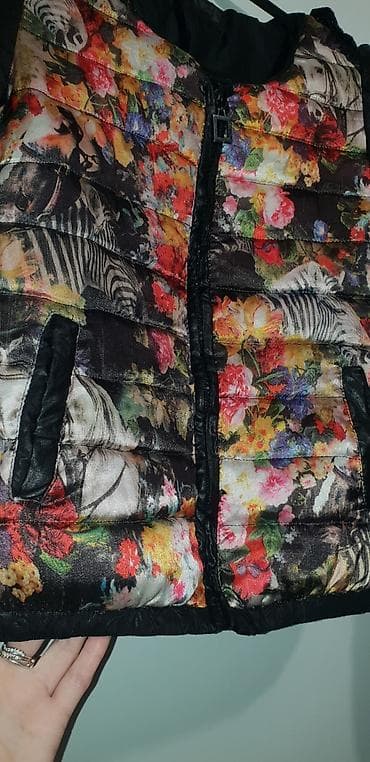 Jakna za prelatni period crna sa sarenim na prwdnjoj strani.Ima na lalafo.rs — 3 Jakna za prelatni period crna sa sarenim na prwdnjoj strani.Ima — 3