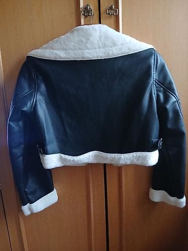 Ženska kraća jakna sa veštačkim krznom – biker/aviator stil. - at lalafo.rs — 2 Ženska kraća jakna sa veštačkim krznom – biker/aviator stil. - — 2