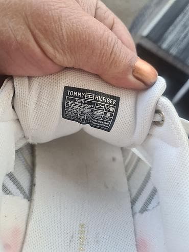 Patike Tommy Hilfiger u beloj boji sa zlatnim detaljima, dizajnirane na lalafo.rs — 5 Patike Tommy Hilfiger u beloj boji sa zlatnim detaljima, dizajnirane — 5