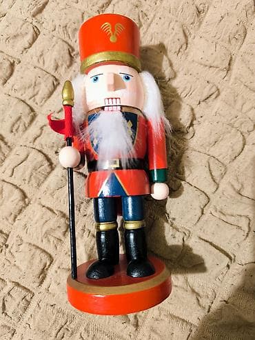 Drvena figurica “Orašar” – dekorativni vojnić sa kopljem - na lalafo.rs — 1 Drvena figurica “Orašar” – dekorativni vojnić sa kopljem - — 1