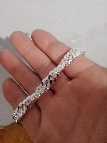 Na prodaju nova srebrna narukvica, debeo masivan lanac od srebra 925 na lalafo.rs Na prodaju nova srebrna narukvica, debeo masivan lanac od srebra 925