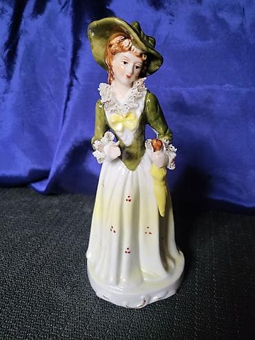 Porcelanska vintaz figura,rucno oslikana pa glazirana. Viktorijanska na lalafo.rs Porcelanska vintaz figura,rucno oslikana pa glazirana. Viktorijanska