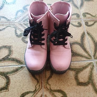 Prelepe cizmice velicina 30 sacuvane su na lalafo.rs — 1 Prelepe cizmice velicina 30 sacuvane su — 1