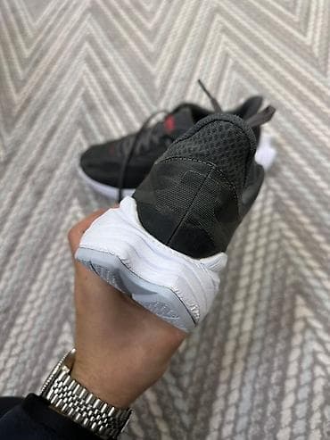 HOKA muške patike za trčanje Idu bez ulozaka i imaju male poderotine na lalafo.rs — 3 HOKA muške patike za trčanje Idu bez ulozaka i imaju male poderotine — 3