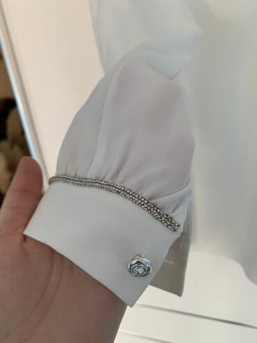 Elegantna bela bluza Catania, veličina 36. - Materijal: lagan na lalafo.rs Elegantna bela bluza Catania, veličina 36. - Materijal: lagan