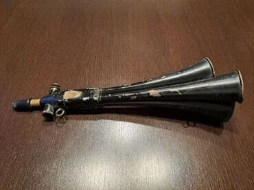 Stara signalna truba u dobrom stanju, funkcionalna, radi. Duzina 40cm na lalafo.rs Stara signalna truba u dobrom stanju, funkcionalna, radi. Duzina 40cm