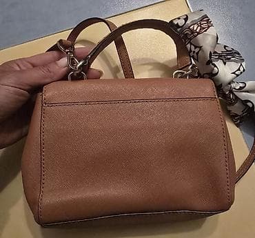 MICHAEL KORS mala torba preko ramena, a moze se nositi i u ruci. Neka na lalafo.rs — 2 MICHAEL KORS mala torba preko ramena, a moze se nositi i u ruci. Neka — 2