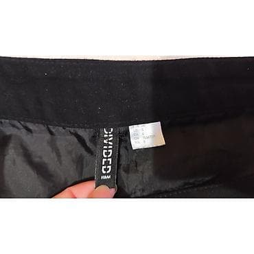 Velur suknja H&M - Model: mini/A-kroja - Boja: crna - Materijal na lalafo.rs — 8 Velur suknja H&M - Model: mini/A-kroja - Boja: crna - Materijal — 8