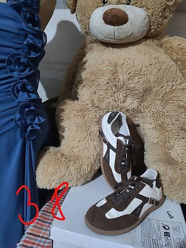 Patike – dva modela 1) Bele sportske patike (broj 40) - Boja: bela sa na lalafo.rs — 2 Patike – dva modela 1) Bele sportske patike (broj 40) - Boja: bela sa — 2