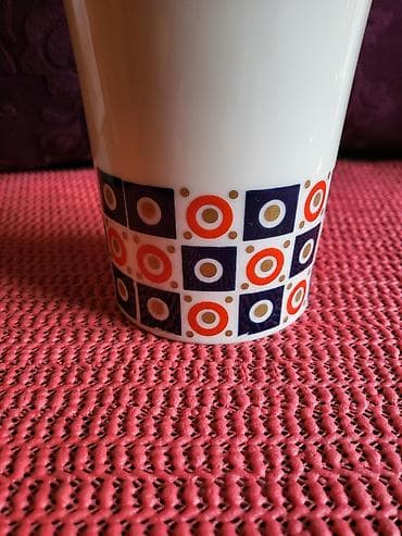 Antikviteti: Vaza nova porcelanska 70te. Visina. 15cm. Stopa. 7cm na lalafo.rs — 6 Antikviteti: Vaza nova porcelanska 70te. Visina. 15cm. Stopa. 7cm — 6