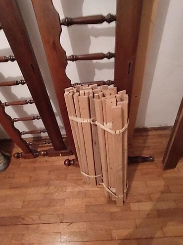 Drveni bračni krevet braon boje, dimenzije 150 x 200 cm, a dušek koji na lalafo.rs — 1 Drveni bračni krevet braon boje, dimenzije 150 x 200 cm, a dušek koji — 1