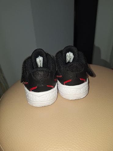 Sneakers: Dečije patike – crno‑bele, inspirisane klasičnim košarkaškim stilom at lalafo.rs — 8 Sneakers: Dečije patike – crno‑bele, inspirisane klasičnim košarkaškim stilom — 8